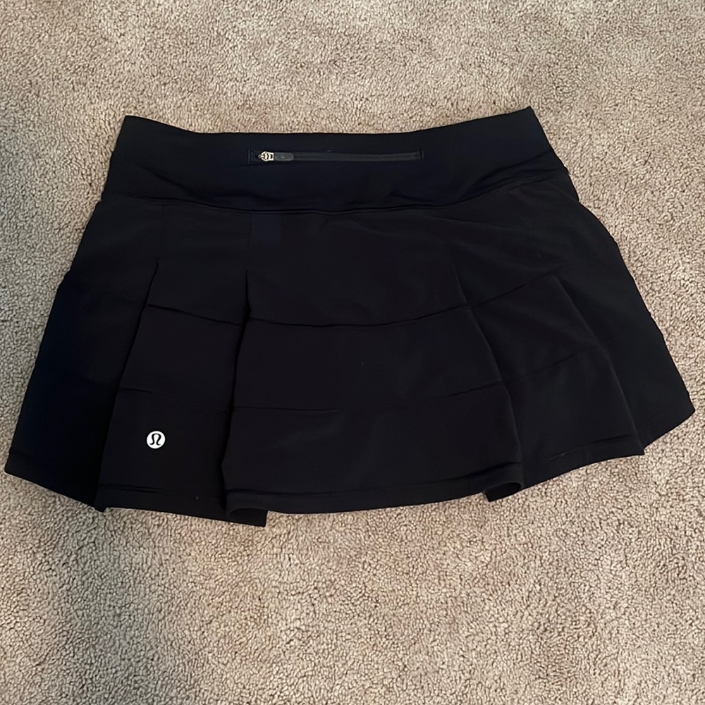 Black lululemon skirt, size 4